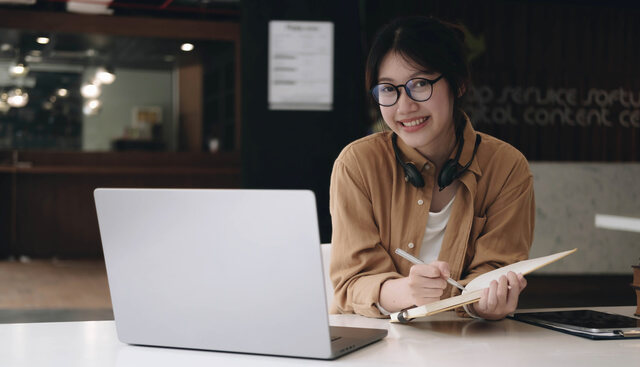Picture of an order desk operator